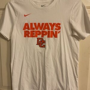 Nike Men’s 'Always Reppin' White Graphic T-Shirt DC LOGO S. 34”C25”L